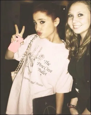 Qui Ariana Grande dit les aimer ?