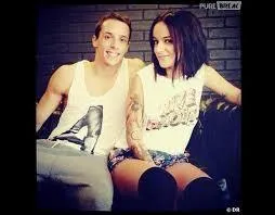 Avec qui a-t-elle enregistr� la version fran�aise du titre  Dear Darlin'  ?