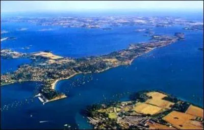 Quelle est l'le la plus peuple du Golfe du Morbihan ?