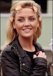 De qui est-elle la petite amie ?