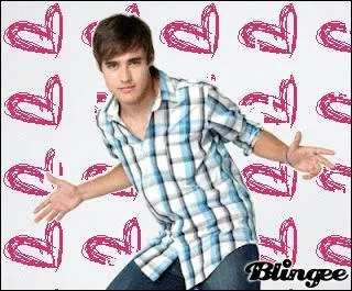 Pourquoi Leon est-il arriv en retard au spectacle ?