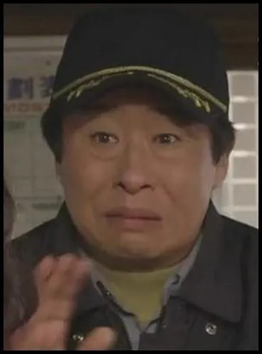 De qui, Hong Sun Cheol, le gardien de l'immeuble, est-il amoureux ?