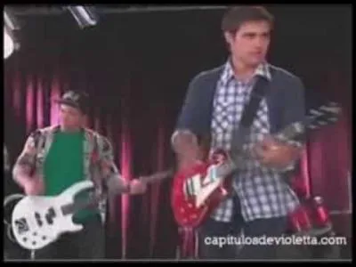 Quelle chanson chante dans la saison 1 a t reprise dans la saison 2 mais en version Rock ?