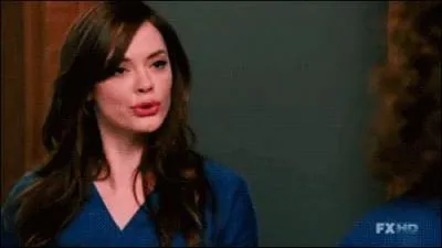 Quel tatouage avait-elle sur l'omoplate droite ?