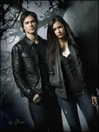 De quelle fille Damon est-il amoureux en dernier ?