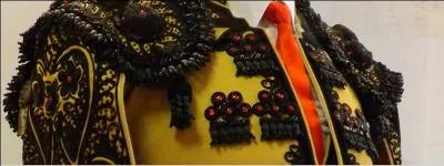 Le costume du torero est compos de multiples pices, quel est approximativement son poids ?