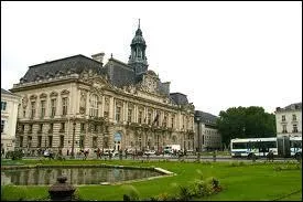 Nous allons visiter la ville de Tours. Pour cela, nous devons nous rendre en rgion...