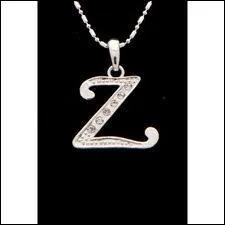 Met ses bijoux, ses chinchillas ...