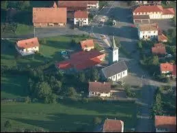 Voici la commune franc-comtoise de Lepuix-Neuf vue du ciel. Elle se situe dans le dpartement n ...