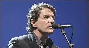 ''Mon enfant nu sur les galets / Le vent dans tes cheveux défaits / Comme un printemps sur mon trajet / Un diamant tombé d'un coffret / Seule la lumière pourrait / Défaire nos repères secrets / Ou mes doigts pris sur tes POIGNETS''