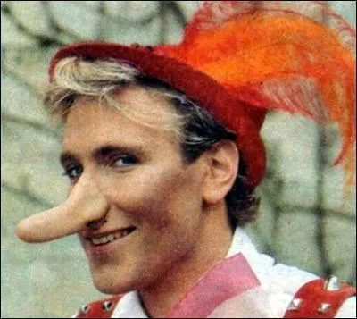 De quel groupe s'est inspiré Plastic Bertrand pour créer sa chanson ''Mon NEZ, mon NEZ'' ?