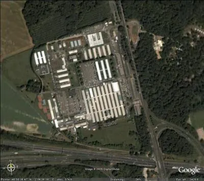 Allons  Louveciennes,  vous de me dire  quoi servait ce site (voir photo),  sa construction. Vous le trouverez entre Versailles et Saint-Germain-en-Laye, prs de l'autoroute A13.