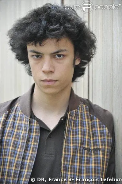 O le fils de Benoit termine-t-il ses tudes ?