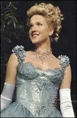 Dans notre monde, comment s'appelle Cendrillon ?