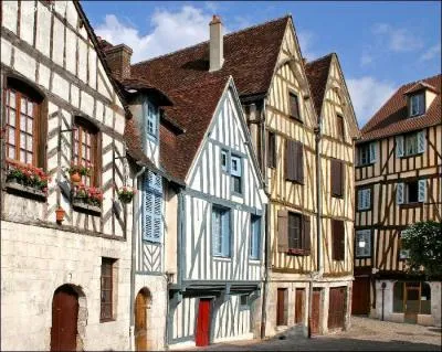 Si vous allez  Lyons-la-Fort, dans quel dpartement irez-vous ?