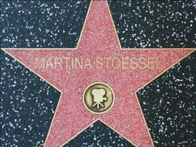 Est-ce vraiment l'toile d'Hollywood de Martina ?
