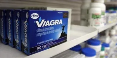  Certains prtendaient les mettre  l'abri des maladies par la prparation de la panace , qu'entend-on par  panace  ?