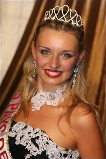 Armonie Jenton, Miss Rhône-Alpes, a été élue auparavant :