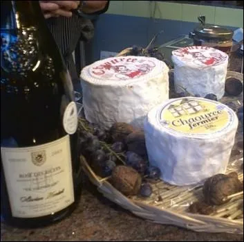 Le Chaource est un fromage franais, fabriqu en Bourgogne, originaire de la ville de Chaource. C'est un fromage au lait de...