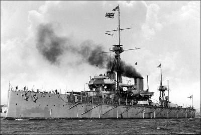 Le 10 fvrier, le roi Edouard VII inaugure un magnifique navire de guerre : le Dreadnought. C'est le plus rapide et le plus grand des btiments de guerre que possde dsormais :