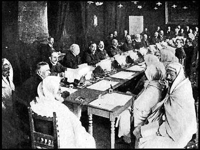 Le 31 mars, la confrence d'Algsiras se termine. Les accords signs aujourd'hui mettent fin  des mois de crise entre la France et l'Allemagne avec pour sujet principal les ambitions franaises au Maroc. Dans quel pays cette confrence a-t-elle eu lieu ?