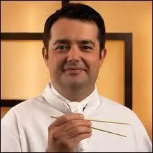 C'est l'un des plus grands cuisiniers de France. Il est n en 1970  Valence en Drme. Qui est-ce ?