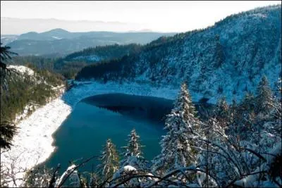 Le lac Blanc situ sur la commune d'Orbey en Alsace est reli par une conduite  un autre lac, quel est ce lac ?