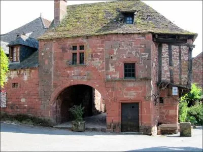 Quel btiment du superbe bourg de Collonges-la-Rouge en Corrze peut-on voir sur un timbre mis en 1982 ?