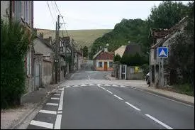 Nous traversons la commune francilienne d'Amenucourt. Nous nous situons dans le dpartement n ...