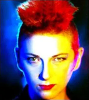 2010-2011- Dsireless revient au studio d'enregistrement. Avec la participation financire de 576 producteurs particuliers (internautes) elle auto-produit quel album ?