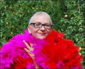 2013-2014 - Dsireless est une adepte du  Net  et de  Facebook  . Pour dcouvrir son nouveau look et suivre ses projets, un site, lequel ?