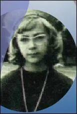 Claudie a t leve par ses grands parents normands. Elle garde de ses anniversaires des souvenirs de bonheur et d'amour. Pourquoi cette priode est magique pour la petite Claudie ?