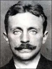 Qu'est-ce qui a fait connatre Raoul  Villain  ?