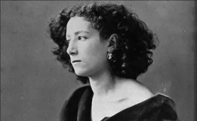 Cette actrice a dû se faire amputer d'une jambe. Très patriote, elle organisa une ambulance pendant la guerre de 1870 et refusera toujours d'aller jouer en Allemagne. On lui donna comme surnom « la voix d'or », « la divine », « l'impératrice du théâtre », « la scandaleuse ». Qui est cette femme ?