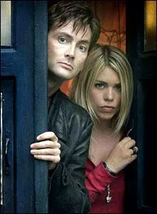 Il voyage lors de la saison 2 avec Rose Tyler, joue par ...