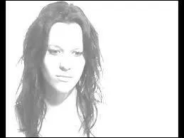 Est-elle ne le 5 octobre 1981 ?