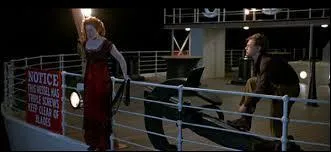 Que voulait faire Rose sur la poupe du navire ?