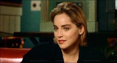 Elle est mignonne sur la photo. .