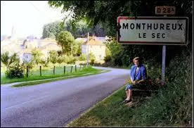 Nous entrons dans le village lorrain de Monthureux-le-Sec. Sachant qu'il se trouve dans l'arrondissement de Neufchteau,  vous de dterminer son dpartement .