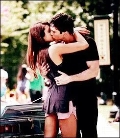 Qui Damon n'a-t-il pas embrass ?