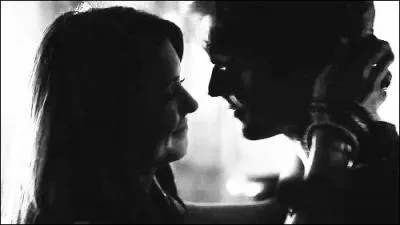 Elena a embrass combien de personnes de la saison 1  la 5 ?