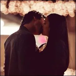 Sur quelle chanson Elena embrasse-t-elle Damon dans le 3x19 ?