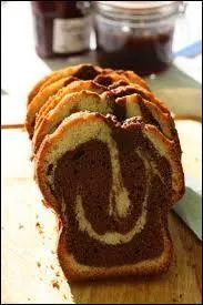 Chocolat et vanille se bousculent dans ce gteau si bon, si intense ... .