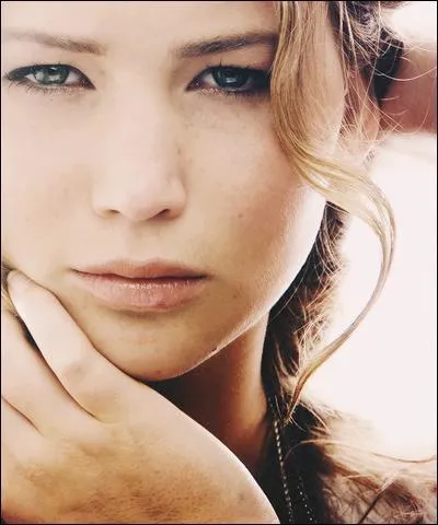 Au dbut du film, lorsqu'ils chassent, qu'arrive-t-il  Katniss ?