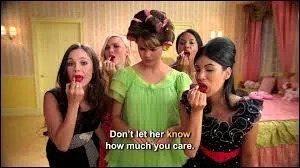 Comment s'appelle la chanson qu'ils interprtent quand les motards font une soire pyjama alors que les surfeurs font la fte au Big Momma's ?