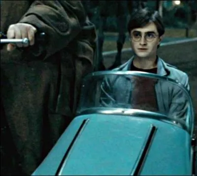 Revivez la premire partie du dernier tome d'Harry Potter sous un angle diffrent ! Un grand merci  Bozo pour toutes les photos. Tout commence quand :