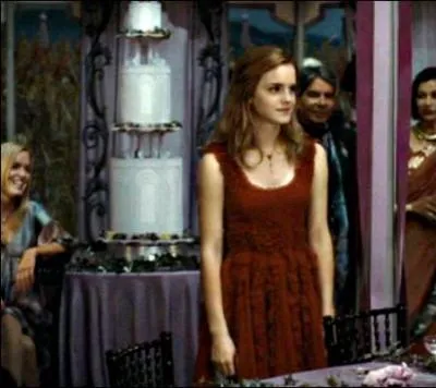 Et c'est reparti pour la fte. Mais l, pas de bire qui coule sur le menton. Tout le monde sur son 31. C'est une question de respect. Du respect pour qui ?