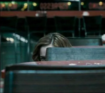 Cache-cache ou pas, Hermione est la plus furtive des trois. L'occasion de vous dire que  Moi, je j'ai pas besoin de cape pour devenir invisible . Qui est le  moi  ?