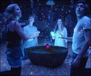 Comment s'appelle l'ami de Joe qui accepte de cacher le mini-dme chez lui ?