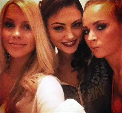 Ma meilleure amie est Claire Holt. Je suis...